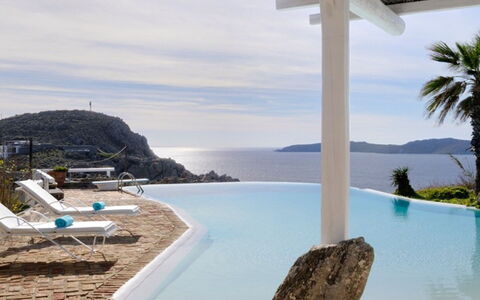 Villa Delos: Bleu, L'Eau, Piscine, Plan D'Eau, Recours, Cotiers Et Relief Océaniques, Côte, Mer, Mobilier De Jardin, Eco Hôtel