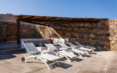 Villa Filìa: Ombre, Recours, Mobilier De Jardin, Chaise, Mur De Pierre, Piscine, Dalle, Pergola, Tuile, Eco Hôtel