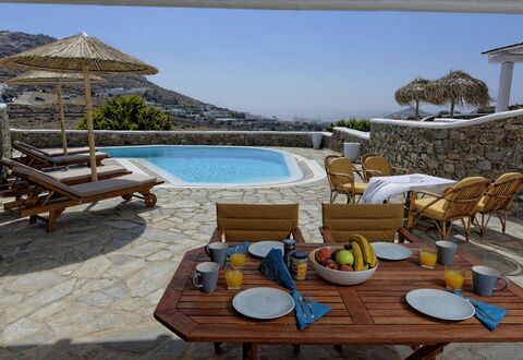 Villa Fos: Mobilier De Jardin, Toit, Meubles, Chaise, Ombre, Recours, Eco Hôtel, Villa, Piscine, Dalle