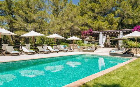 Villa Gold: Piscine, Recours, Mobilier De Jardin, Balancelle, Eco Hôtel, Parapluie, Ombre, Loisir, Jardin, Aménagement Paysager