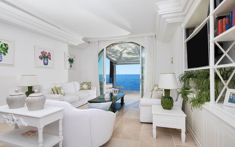 Villa Ieranto 6: Meubles, Design Intérieur, Table, Canapé, Sol, Sol, Mer, Salon, Chaise, Pièce