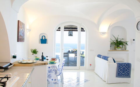 Villa Il Sogno di Praiano: Bleu, Meubles, Cambre, Domicile, Chaise, Appartement, Table Cuisine Et Salle A Manger, Plante D'Appartement, Pot De Fleur, Salle À Manger