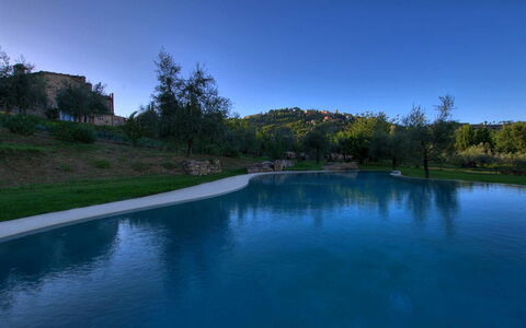 Villa Incanto: Bleu, L'Eau, La Nature, Paysage, Piscine, Réflexion, Réservoir, Étang, Aménagement Paysager, Caractéristique De L'Eau