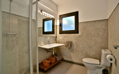 Villa Joya: Design Intérieur, Sol, Luminaire Plomberie, Sol, Évier, Plafond, Salle De Bains, Lavabo, Meubles, Toilette