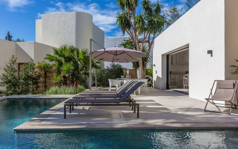 Villa Kiribati: Piscine, Domicile, Balancelle, Mobilier De Jardin, Ombre, Biens, Chaise, Recours, Aménagement Paysager, Eco Hôtel