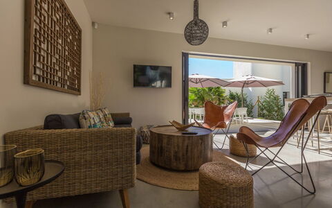 Villa Kiribati: Meubles, Design Intérieur, Bois, Sol, Sol, Plafond, Salon, Canapé, Chaise, Table