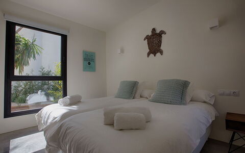 Villa Kiribati: Mur, Design Intérieur, Lit, Chambre, Meubles, Domicile, Literie, Plafond, Drap De Lit, Pièce