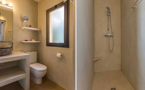Villa Luanda: Salle De Bains, Siège De Toilette, Luminaire Plomberie, Mur, Toilette, Évier, Lavabo, Sol, Sol, Design Intérieur