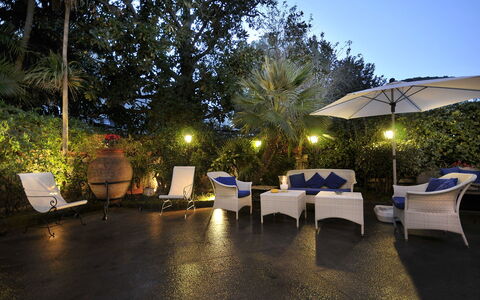 Villa Marion: Meubles, Mobilier De Jardin, Recours, Chaise, Eco Hôtel, Ombre, Jardin, Aménagement Paysager, Éclairage Paysager, Cour