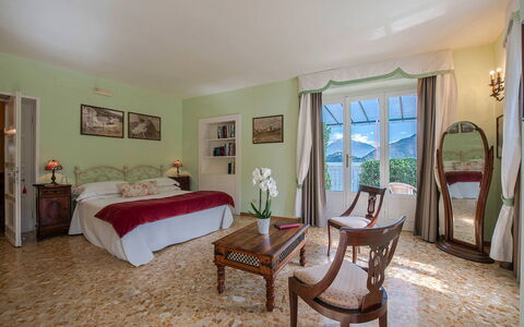 Villa Meridiana: Meubles, Design Intérieur, Pièce, Lit, Chambre, Domicile, Cadre, Linge, Oreiller, Chaise