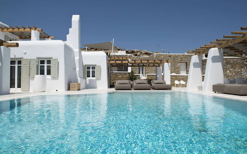 Villa Opallia: Piscine, Recours, Conception, Hôtel, Villa, Ville Resort, Appartement Penthouse, Cour, Station Balnéaire