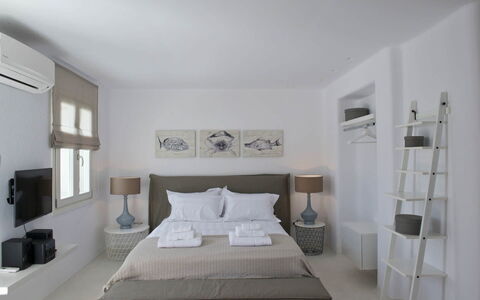 Villa Opallia: Meubles, Lit, Design Intérieur, Chambre, Literie, Mur, Drap De Lit, Pièce, Plafond, Sol