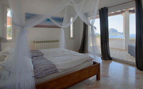 Villa Orion: Meubles, Design Intérieur, Chambre, Lit, Sol, Sol, Bois, Plafond, Textile, Pièce