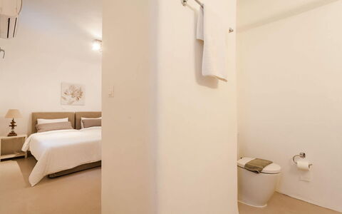 Villa Paradeisos: Design Intérieur, Mur, Meubles, Sol, Sol, Bois, Lit, Chambre, Plafond, Pièce