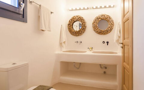 Villa Paradeisos: Mur, Design Intérieur, Luminaire Plomberie, Salle De Bains, Sol, Lavabo, Sol, Plafond, Éclairage, Évier