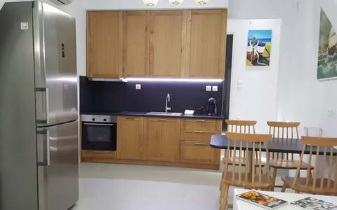 Villa Pirgi: Meubles, Sol, Appareil De Cuisine, Principaux Appliance, Cuisine, Bois, Design Intérieur, Sol, Comptoir, Chaise