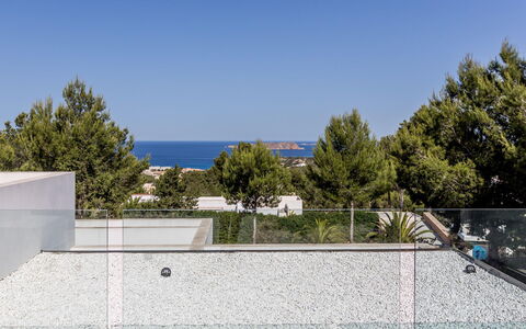 Villa Roja: Composite, Béton, Piscine, Ombre, Tuile, Daylighting, Balcon, Balustrade
