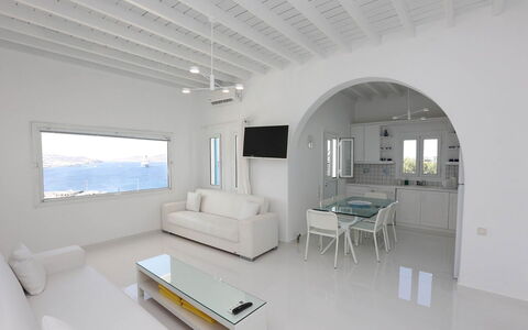 Villa Rose 1: Meubles, Design Intérieur, Plafond, Sol, Appartement, Salon, Canapé, Chaise, Luminaire