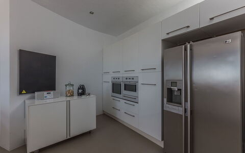 Villa Tomsk: Sol, Design Intérieur, Cuisine, Appareil De Cuisine, Principaux Appliance, Sol, Plafond, Bois, Comptoir, Cabinetry