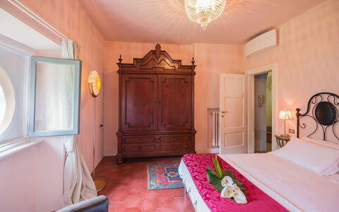 Villa Traversi: Mur, Meubles, Design Intérieur, Sol, Sol, Chambre, Plafond, Pièce, Domicile, Lit