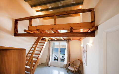 Villa Tychi: Meubles, Bois, Design Intérieur, Pièce, Plafond, Sol, Sol, Appartement, Tache De Bois, Dur