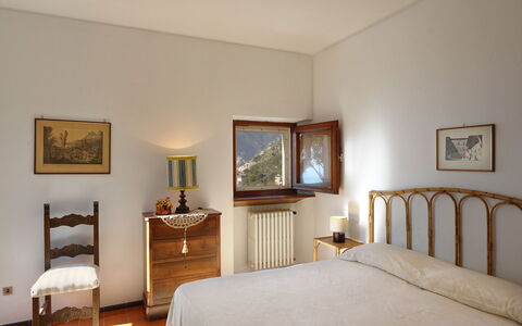 Villa Valeria: Lit, Chambre, Design Intérieur, Mur, Meubles, Drap De Lit, Literie, Sol, Cadre, Sol