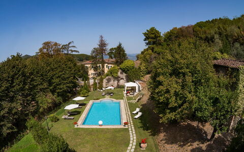 Villa Vorno: Piscine, Biens, Villa, Recours, Jardin, Hacienda, Aménagement Paysager, Eco Hôtel, Thermes, Cour