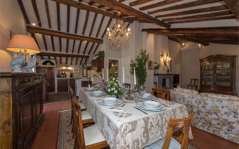 Villa Vorno: Meubles, Design Intérieur, Plafond, Table, Chaise, Éclairage, Luminaire, Salle À Manger, Sol, Pièce