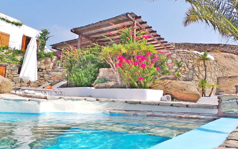 Villa Zenas with Direct Access to the Sea: Piscine, Recours, Eco Hôtel, Aménagement Paysager, Hacienda, Caractéristique De L'Eau, Villa, Parapluie, Hôtel