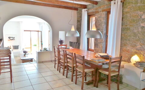 Villa Zenas with Direct Access to the Sea: Meubles, Design Intérieur, Mur, Sol, Bois, Table, Chaise, Salle À Manger, Table Cuisine Et Salle A Manger, Plafond