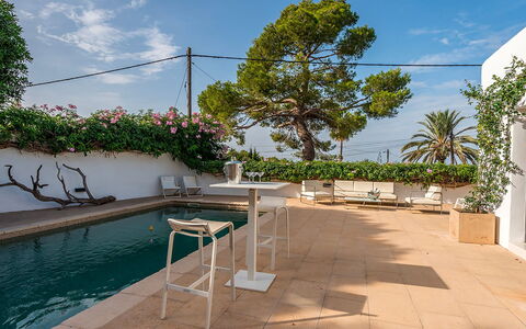 Can Blanca: Piscine, Recours, Ombre, Mobilier De Jardin, Pot De Fleur, Jardin, Chaise, Hacienda, Plante D'Appartement, Eco Hôtel