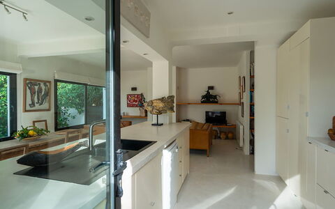 Can Blanca: Design Intérieur, Comptoir, Meubles, Sol, Mur, Bois, Plafond, Sol, Cuisine, Cabinetry