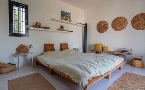 Can Blanca: Meubles, Lit, Chambre, Bois, Literie, Drap De Lit, Design Intérieur, Sol, Linge, Sol