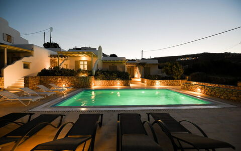 Marvi House: Piscine, Recours, Eco Hôtel, Biens, Villa, Hôtel, Plante D'Appartement, Hôtel Boutique, Cour