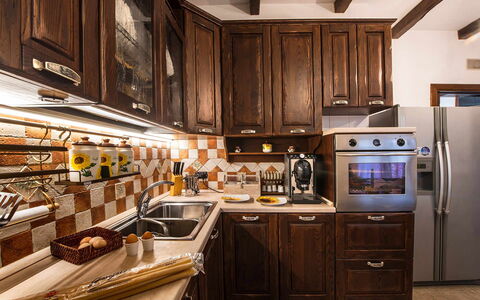 Villa Pandora: Cuisine, Appareil De Cuisine, Comptoir, Principaux Appliance, Bois, Design Intérieur, Cabinetry, Cuisinière, Meubles, Sol
