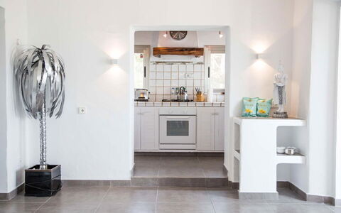 Villa Rigel: Design Intérieur, Sol, Mur, Meubles, Plafond, Sol, Comptoir, Cuisine, Domicile, Pièce