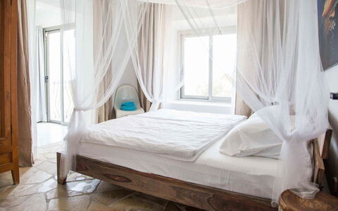 Villa Rigel: Meubles, Design Intérieur, Chambre, Lit, Bois, Sol, Linge, Textile, Lit À Baldaquin, Literie