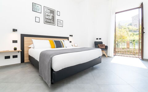 Apartment Vittoria: Design Intérieur, Meubles, Sol, Domicile, Appartement, Chaise, Lit, Hôtel, Cadre De Lit, Chambre