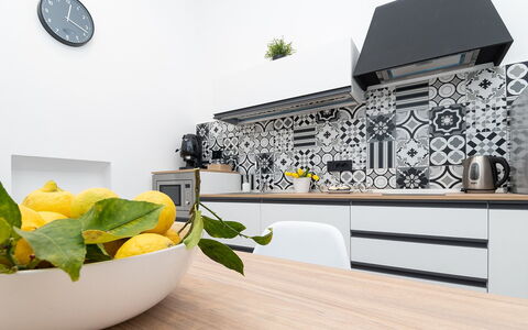 Apartment Vittoria: Cuisine, Design Intérieur, Appareil De Cuisine, Comptoir, Sol, Meubles, Domicile, Cabinetry, Sol, Pièce