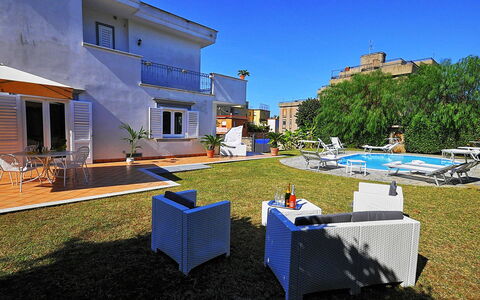 Villa Orlando: Appartement, Recours, Condominium, Piscine, Aménagement Paysager, Cour, Balcon, Hacienda, Mobilier De Jardin