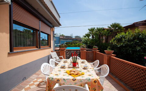 Villa Due Golfi: Domicile, Pot De Fleur, Balcon, Appartement, Plante D'Appartement, Ombre, Tache De Bois, Hacienda, Chaise
