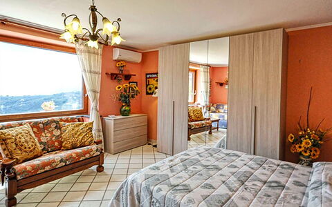 Villa Due Golfi: Meubles, Design Intérieur, Lit, Chambre, Pièce, Bois, Sol, Sol, Drap De Lit, Plafond