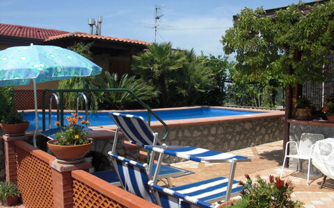 Villa Due Golfi: Meubles, Piscine, Mobilier De Jardin, Pot De Fleur, Recours, Chaise, Ombre, Eco Hôtel, Plante D'Appartement, Parapluie