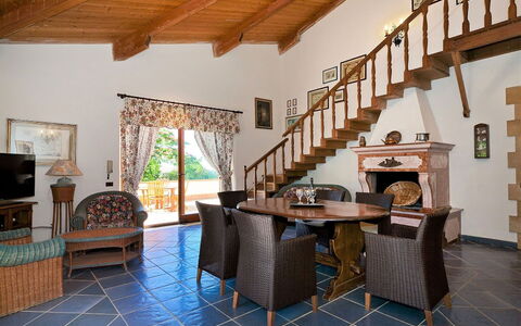Villa Lo Capo: Meubles, Sol, Design Intérieur, Bois, Sol, Chaise, Table, Plafond, Canapé, Salon