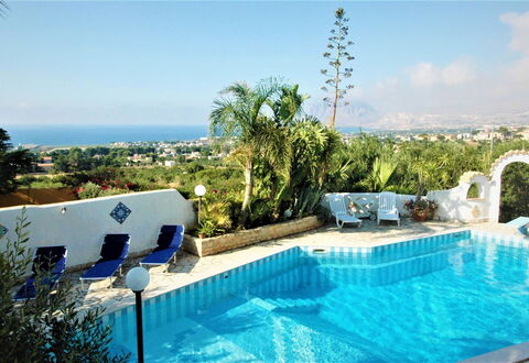 Villa Lo Capo: Bleu, Piscine, Recours, Mobilier De Jardin, Meubles, Eco Hôtel, Chaise, Hacienda, Balancelle, Pot De Fleur