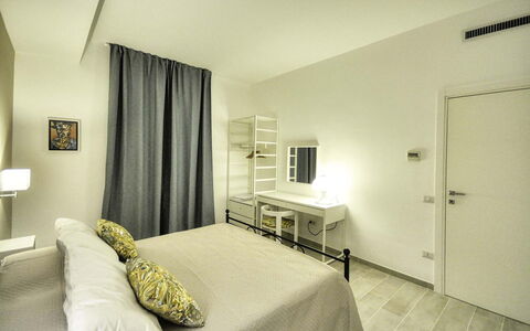 Casa Primavera: Lit, Meubles, Design Intérieur, Chambre, Mur, Sol, Sol, Pièce, Plafond, Drap De Lit