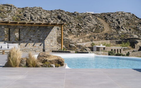 The Mykonian Castle: Composite, Béton, Mur De Pierre, Affleurement, Tuile, Piscine, Dalle