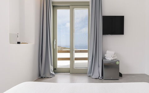 The Mykonian Castle: Design Intérieur, Mer, Meubles, Couvre-Fenêtres, Rideau, Océan, Traitement De Fenetre, Verre, Daylighting