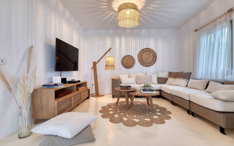 Villa Ayra: Meubles, Design Intérieur, Canapé, Bois, Sol, Salon, Plafond, Domicile, Sol, Pièce