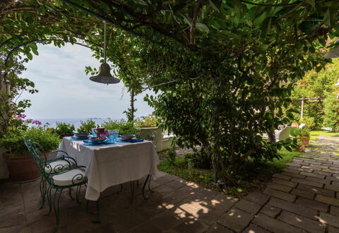 Villa Olivia: Meubles, Table, Chaise, Tableau De Plein Air, Mobilier De Jardin, Ombre, Pot De Fleur, Jardin, Table Cuisine Et Salle A Manger